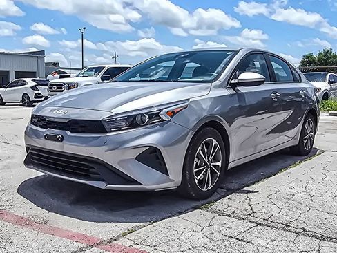 Used 2023 Kia Forte LXS FWD image 3