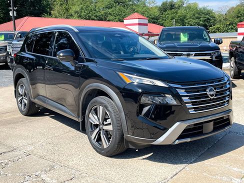 Used 2024 Nissan Rogue SL w/ SL Premium Package FWD image 2