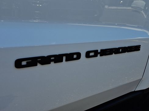 Used 2021 Jeep Grand Cherokee Freedom Edition AWD/4WD image 30