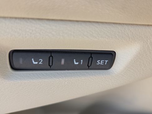 Used 2015 Nissan Murano Platinum w/ Platinum Technology Package FWD image 27