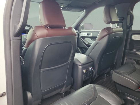 Used 2020 Ford Explorer Platinum w/ Premium Technology Package image 14