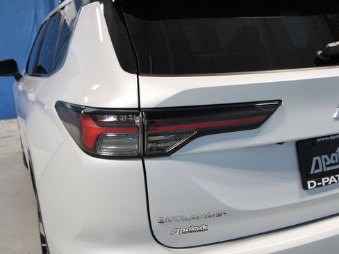 Used 2025 Mitsubishi Outlander SE AWD/4WD image 38