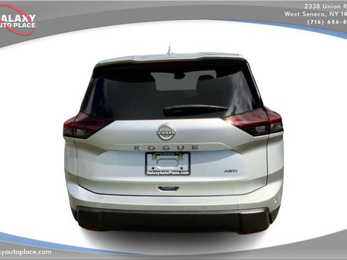 Used 2025 Nissan Rogue SV image 6