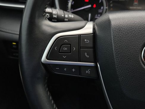 Used 2022 Toyota Highlander XLE FWD image 15