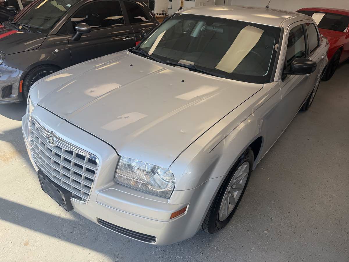 Used 2008 Chrysler 300 LX RWD image 10