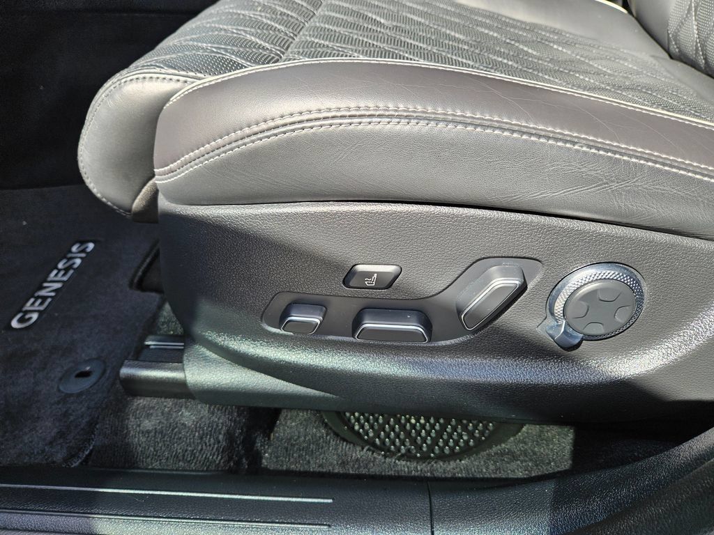 Used 2024 Genesis GV70 3.5T Sport w/ Sport Prestige Package AWD/4WD image 24