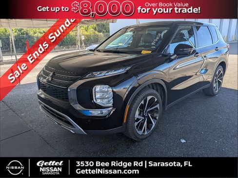 Used 2024 Mitsubishi Outlander SE image 1