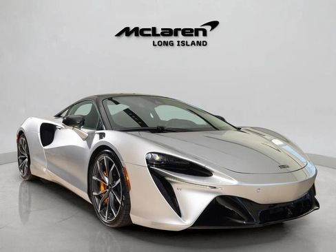 Used 2023 McLaren Artura image 3