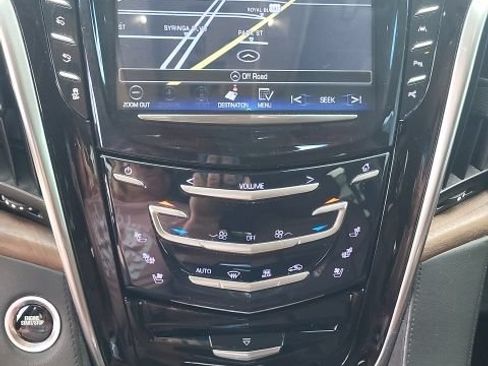 Used 2020 Cadillac Escalade Luxury AWD/4WD image 5