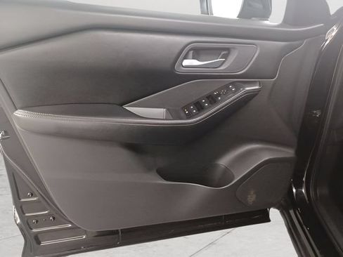 Used 2024 Nissan Rogue SV FWD image 15