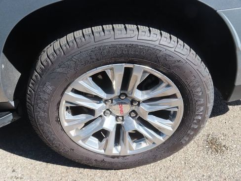 Used 2024 GMC Yukon XL Denali w/ Advanced Technology Package AWD/4WD image 16