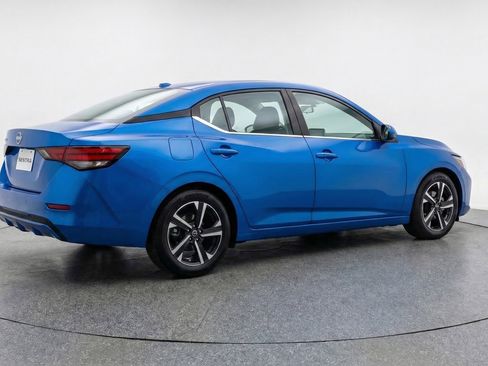 Used 2025 Nissan Sentra SV FWD image 9