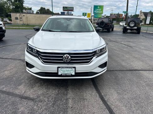 Used 2022 Volkswagen Passat 2.0T FWD image 8