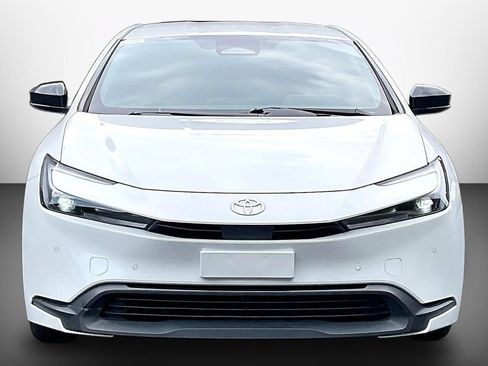Used 2023 Toyota Prius LE FWD image 3