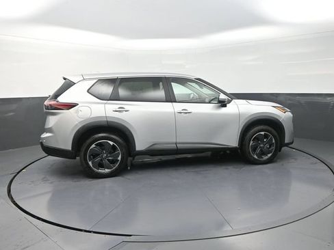 Used 2025 Nissan Rogue SV FWD image 9