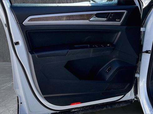 Used 2018 Volkswagen Atlas SEL Premium image 19