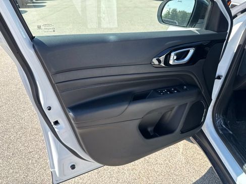 New 2026 Jeep Compass Limited AWD/4WD image 17