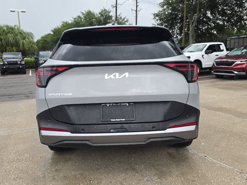 Certified 2026 Kia Sportage EX FWD image 7