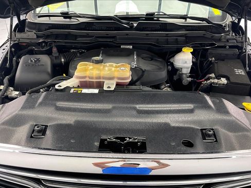 Used 2019 RAM 1500 Laramie AWD/4WD image 8