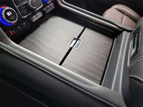 Used 2021 GMC Yukon Denali w/ Denali Premium Package image 38