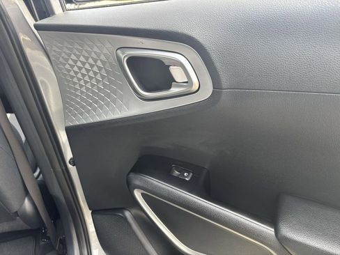 Used 2023 Kia Soul S FWD image 17