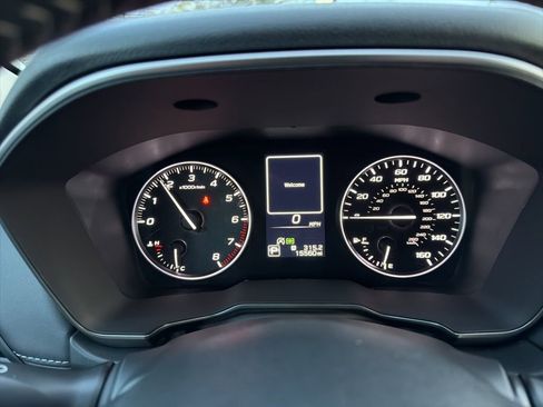 Used 2025 Subaru Outback Limited AWD/4WD image 34