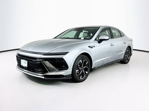 Used 2025 Hyundai Sonata SEL FWD image 3