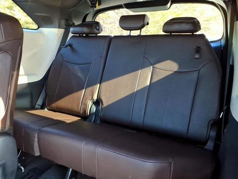 Certified 2024 Toyota Sienna Platinum image 14