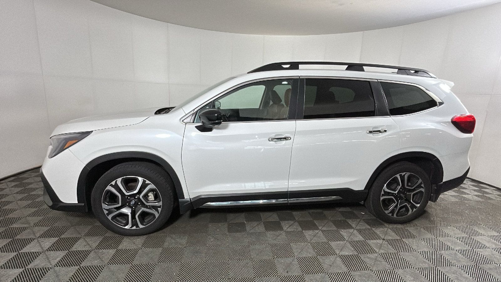 Used 2024 Subaru Ascent Touring AWD/4WD image 7