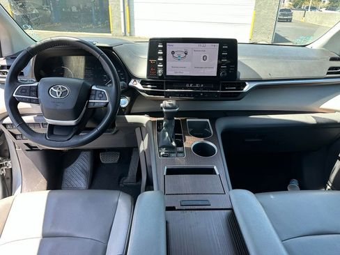Used 2022 Toyota Sienna XLE FWD image 12