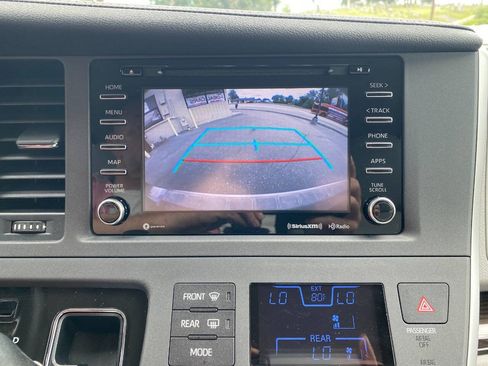 Used 2020 Toyota Sienna XLE FWD image 15