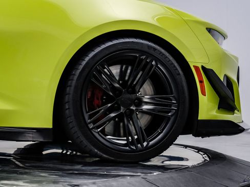 Used 2021 Chevrolet Camaro ZL1 image 90