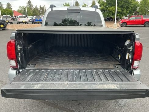 Used 2019 Toyota Tacoma TRD Off-Road AWD/4WD image 28