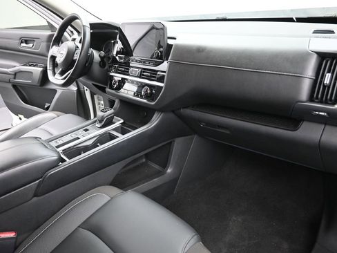 Used 2022 Nissan Pathfinder SL image 24