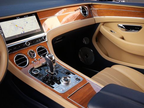 Used 2023 Bentley Continental GT V8 image 12