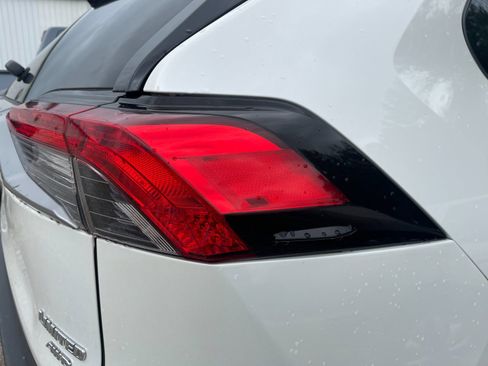 Used 2022 Toyota RAV4 Limited AWD/4WD image 9