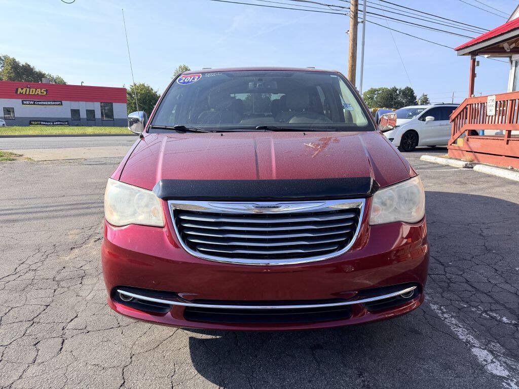 Used 2013 Chrysler Town & Country Touring-L w/ Driver Convenience Group FWD image 2