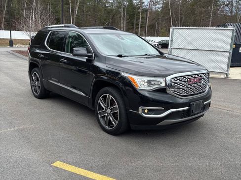 Used 2017 GMC Acadia Denali w/ Technology Package image 2
