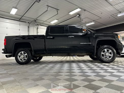 Used 2015 GMC Sierra 2500 Denali w/ Duramax Plus Package image 17