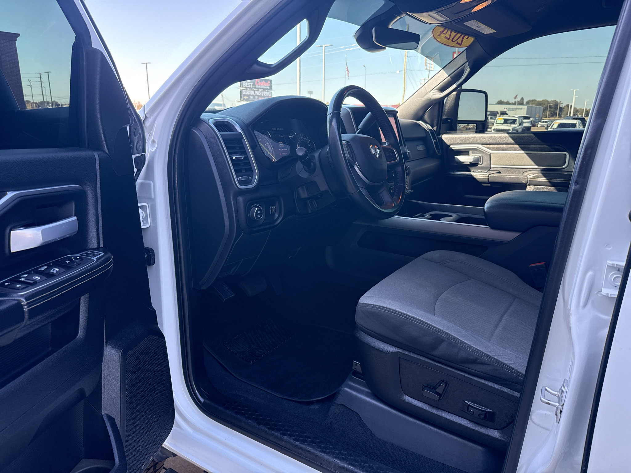 Used 2024 RAM 2500 Big Horn w/ Off Road Package AWD/4WD image 15