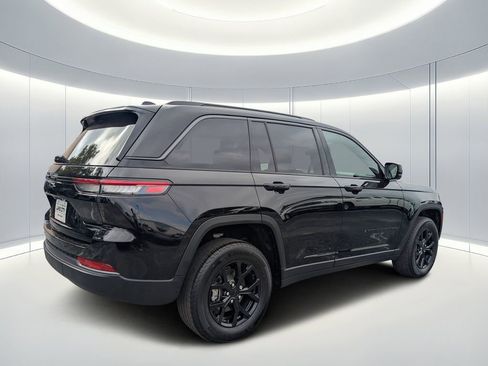New 2026 Jeep Grand Cherokee Altitude AWD/4WD image 4
