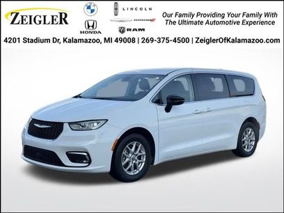 Used 2024 Chrysler Pacifica Touring-L