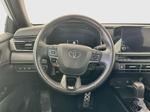 Used 2025 Toyota Camry SE FWD image 18