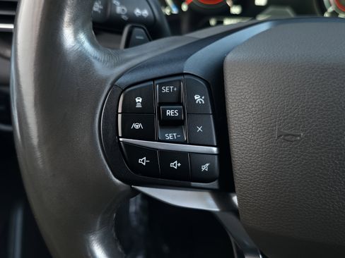 Used 2020 Ford Explorer Platinum w/ Premium Technology Package image 19