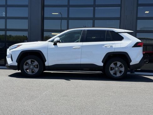 Used 2024 Toyota RAV4 XLE FWD image 2