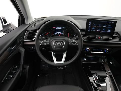 Used 2023 Audi Q5 2.0T Premium w/ Convenience Package AWD/4WD image 9