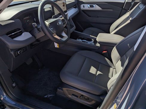 New 2026 Ford Explorer Active w/ Active Comfort Package RWD image 9