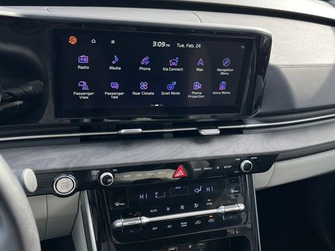 Used 2024 Kia Carnival EX image 25