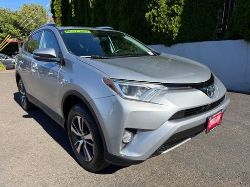 Used 2016 Toyota RAV4 XLE AWD/4WD image 2