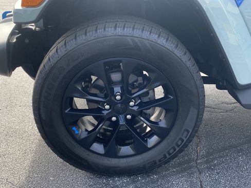 Used 2023 Jeep Wrangler Sahara w/ Cold Weather Group image 10